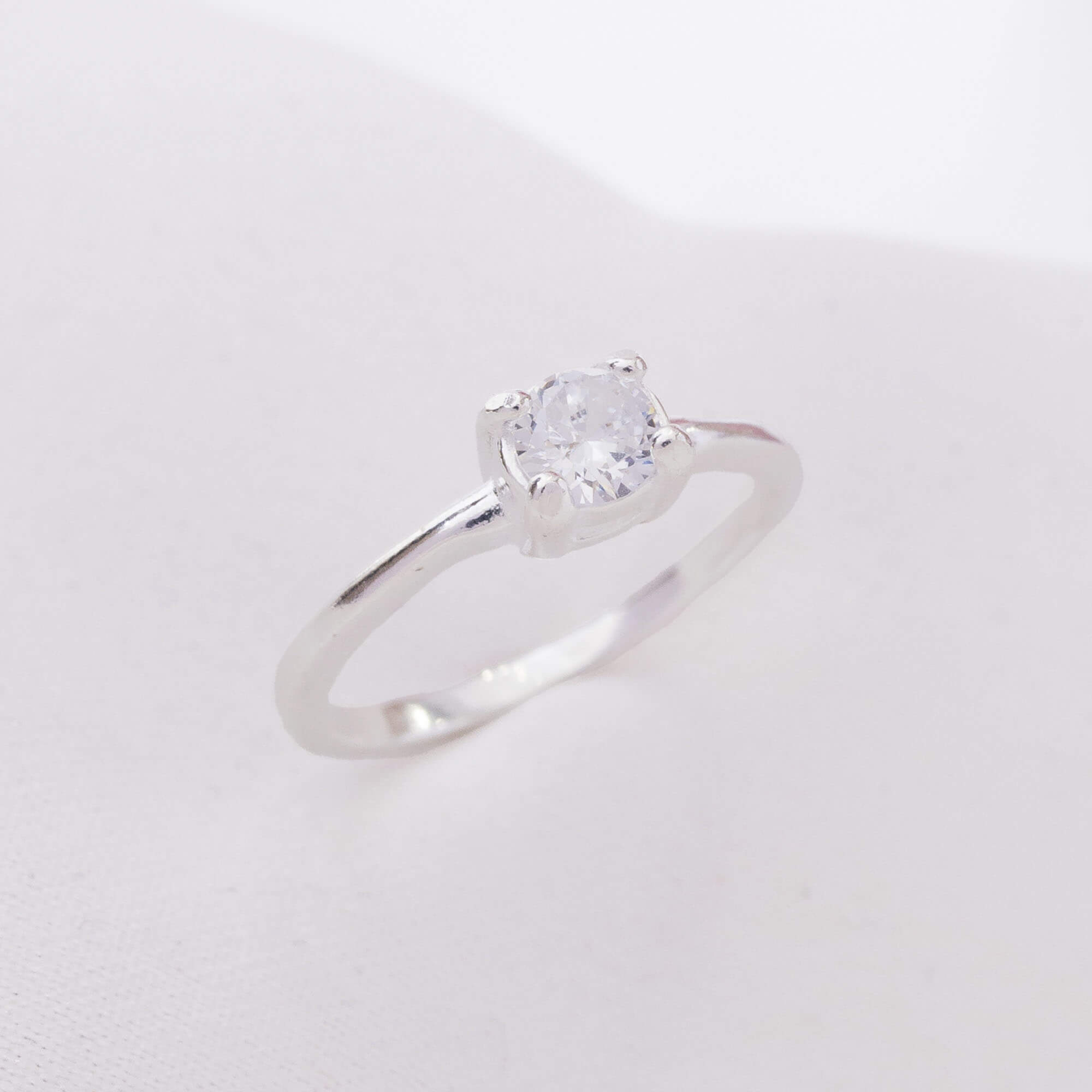 Anel de Prata 925 Solitário Liso Com Zircônia Quadrada