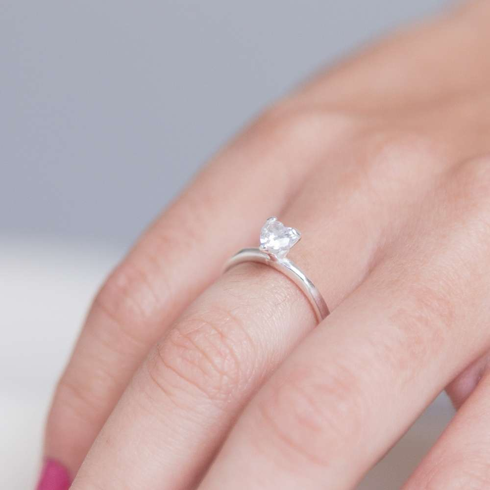 Anel Solitário com Zircônia  Coração Cristal Prata 925