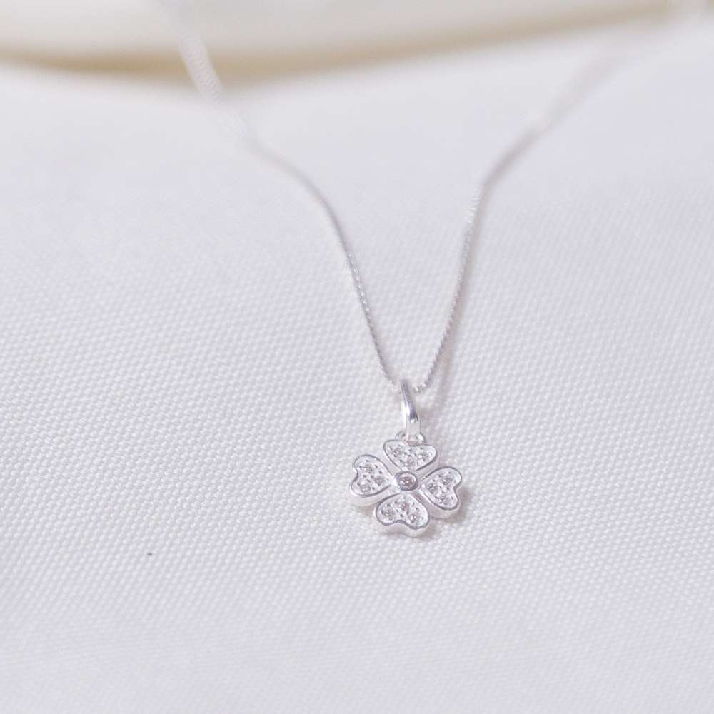 Colar Trevo Cravejado com Zircônias Prata 925