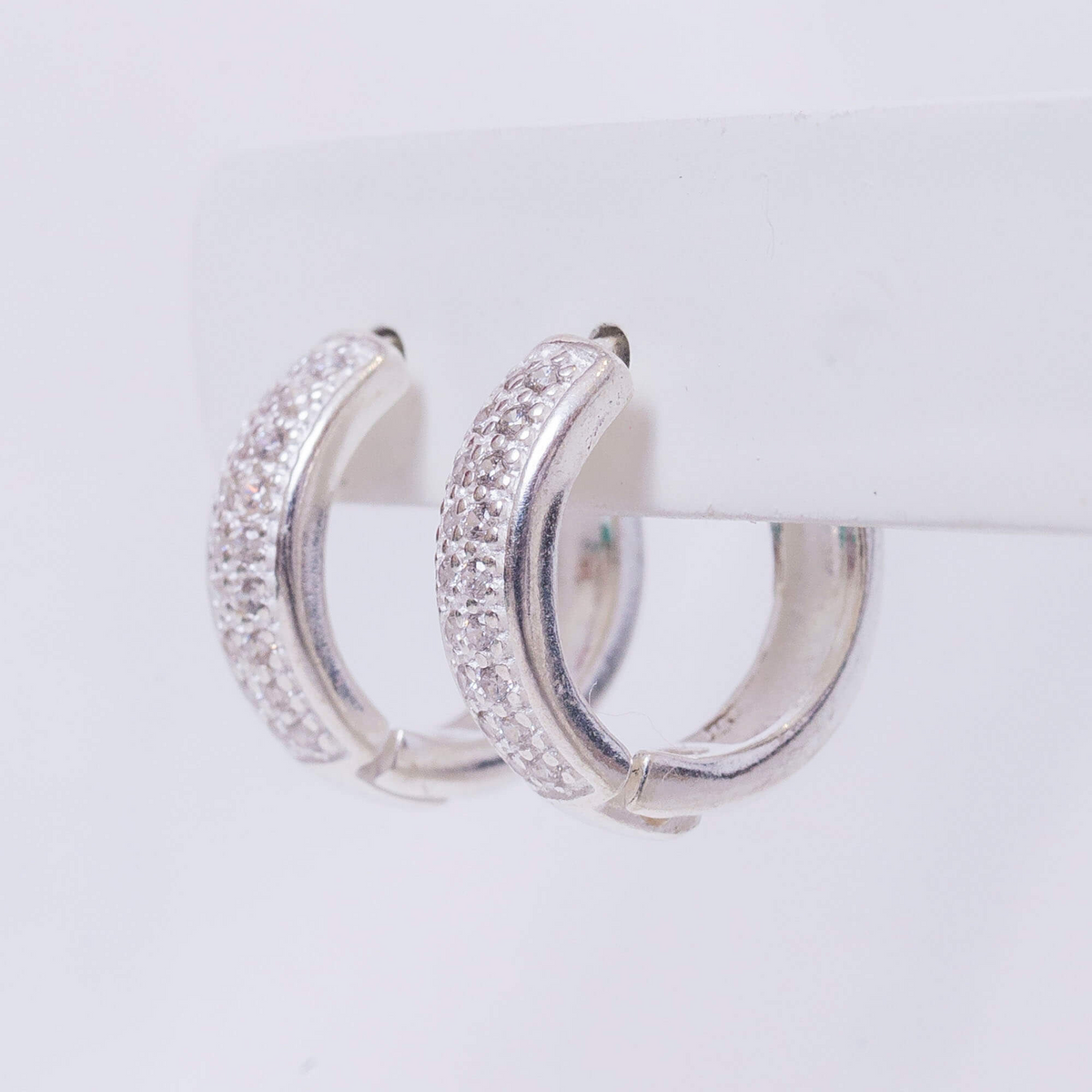 Brinco Argola Click Cravejado com Zircônias Cristal G Prata 925