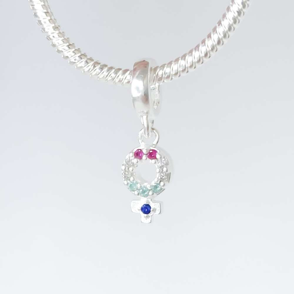 Berloque Orgulho Feminino Zircônias Coloridas Prata 925