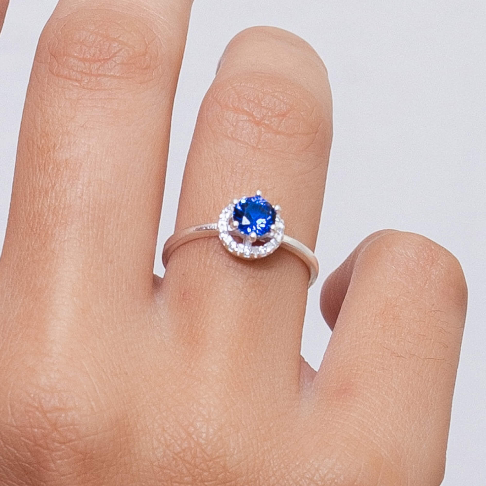 Anel Solitário Cravejado Azul Safira Prata 925