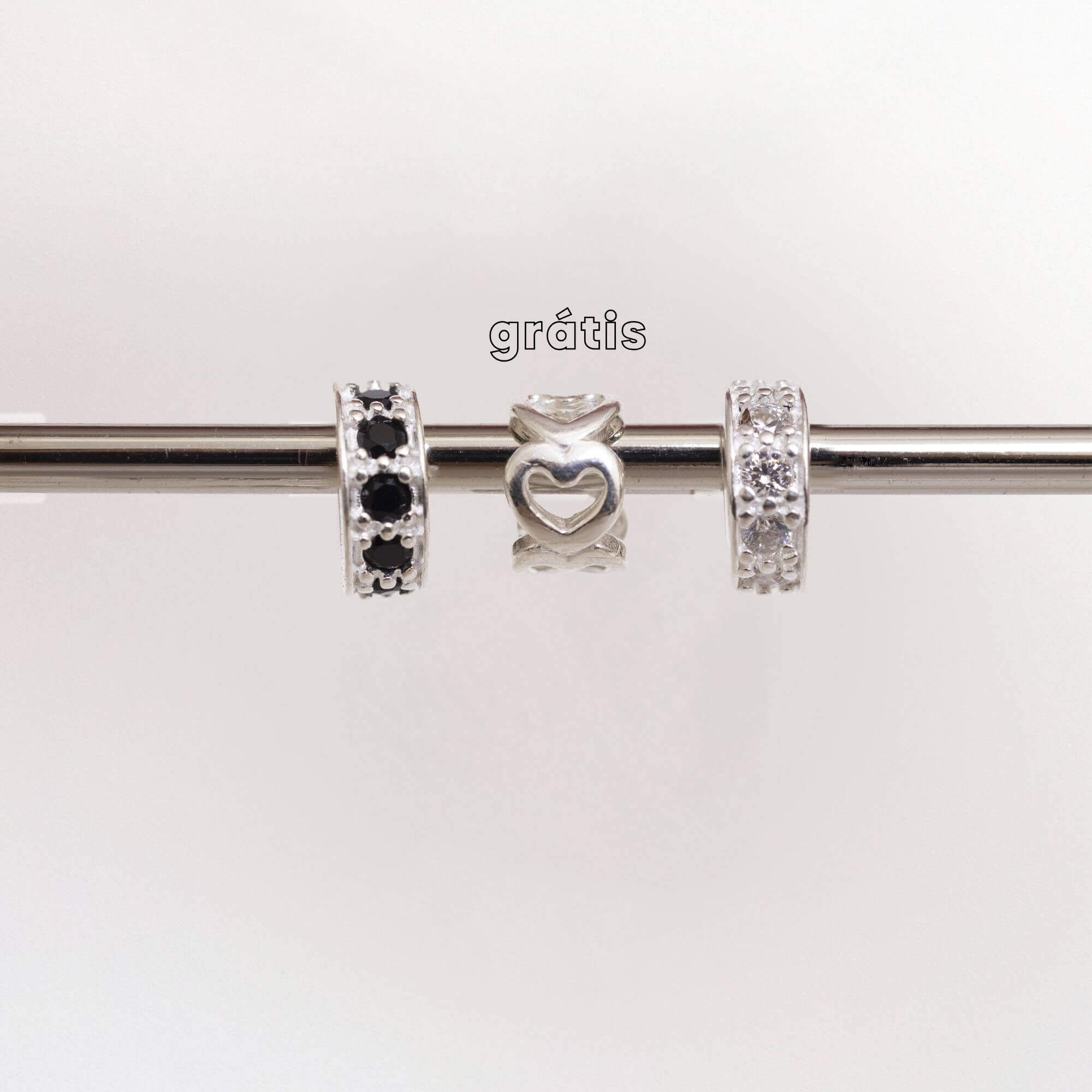 Leve 3 pague 2 - Kit de Berloques em Prata 925 Mini Separador Zircônia Cristal e Preta e Ganhe Mini Separador Corações