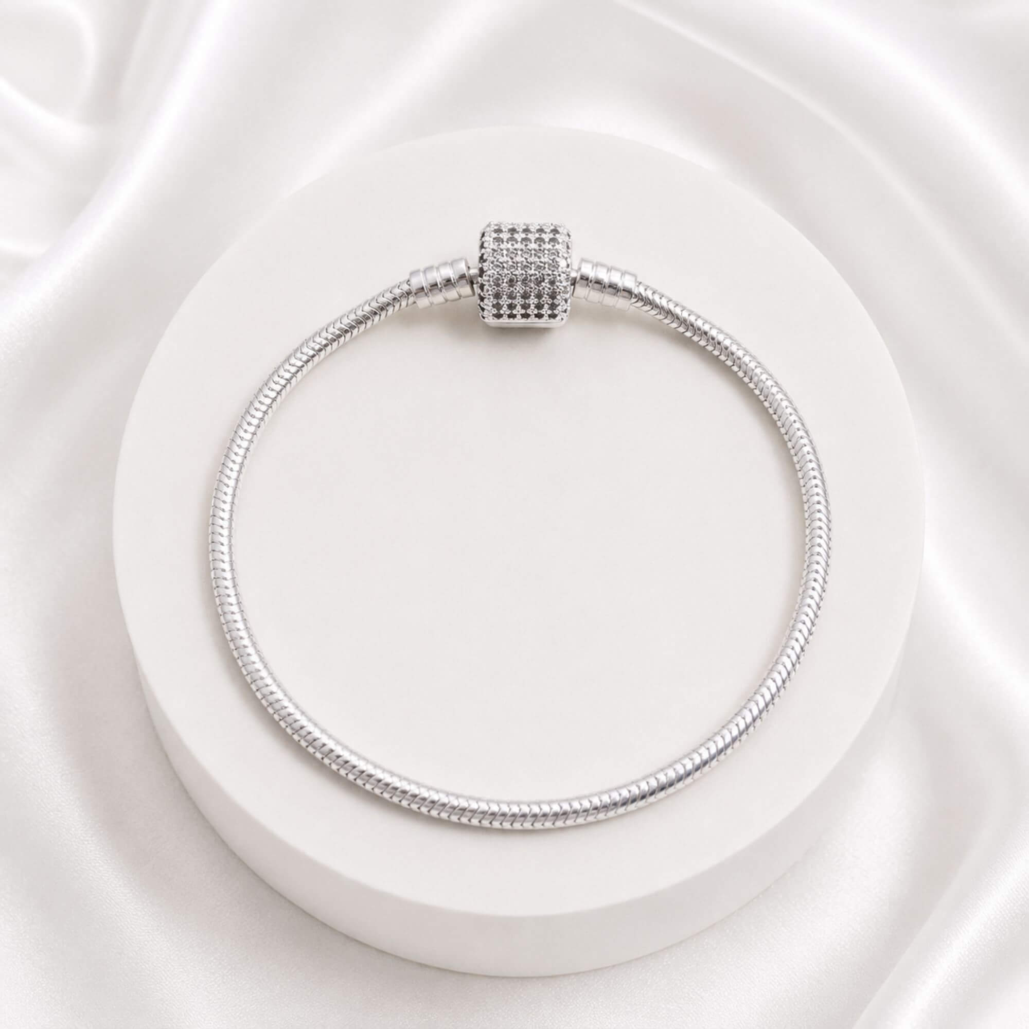 Pulseira de Berloque Tradicional Cravejada Com Zircônias Prata 925
