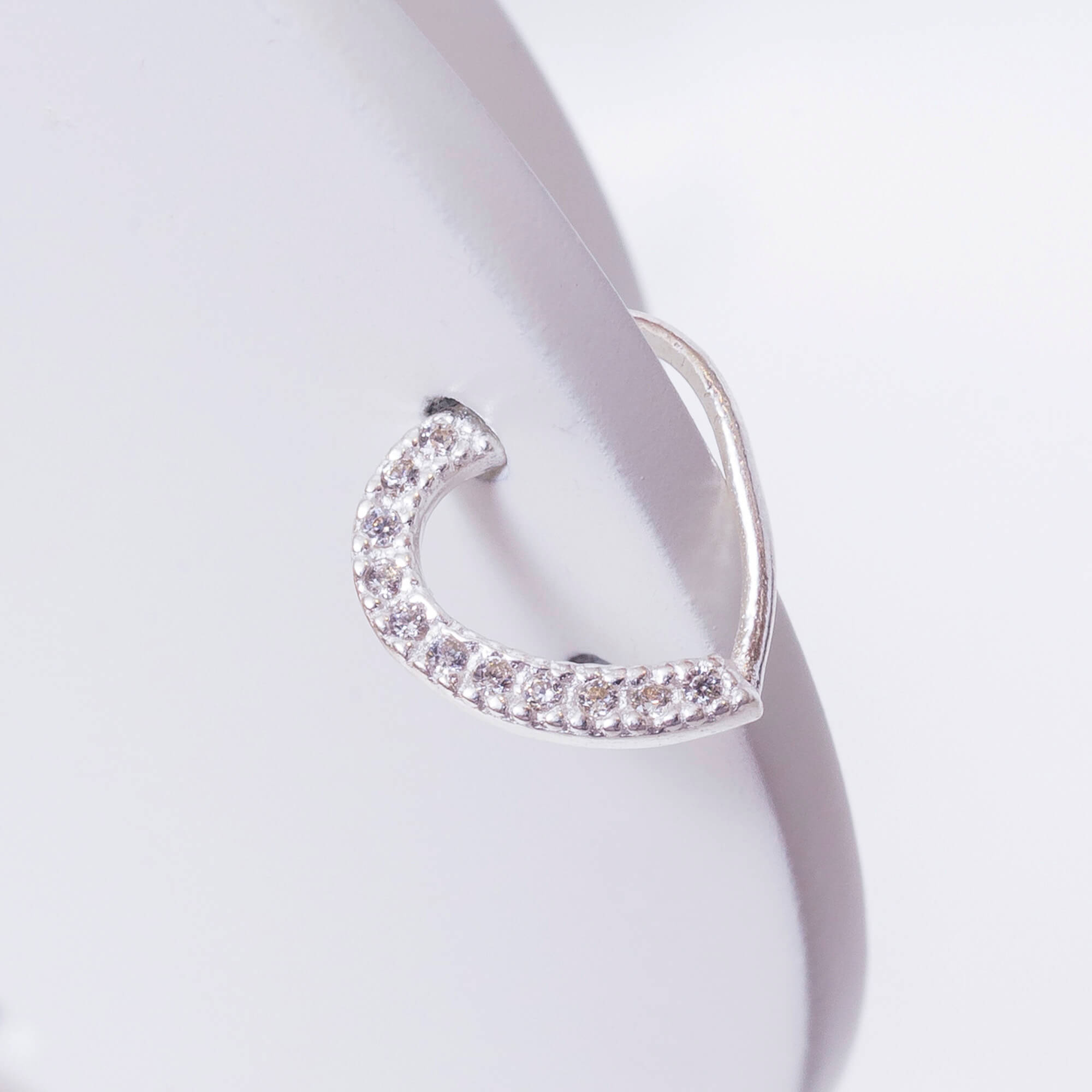 Piercing Daith Coração Cravejado Prata 925