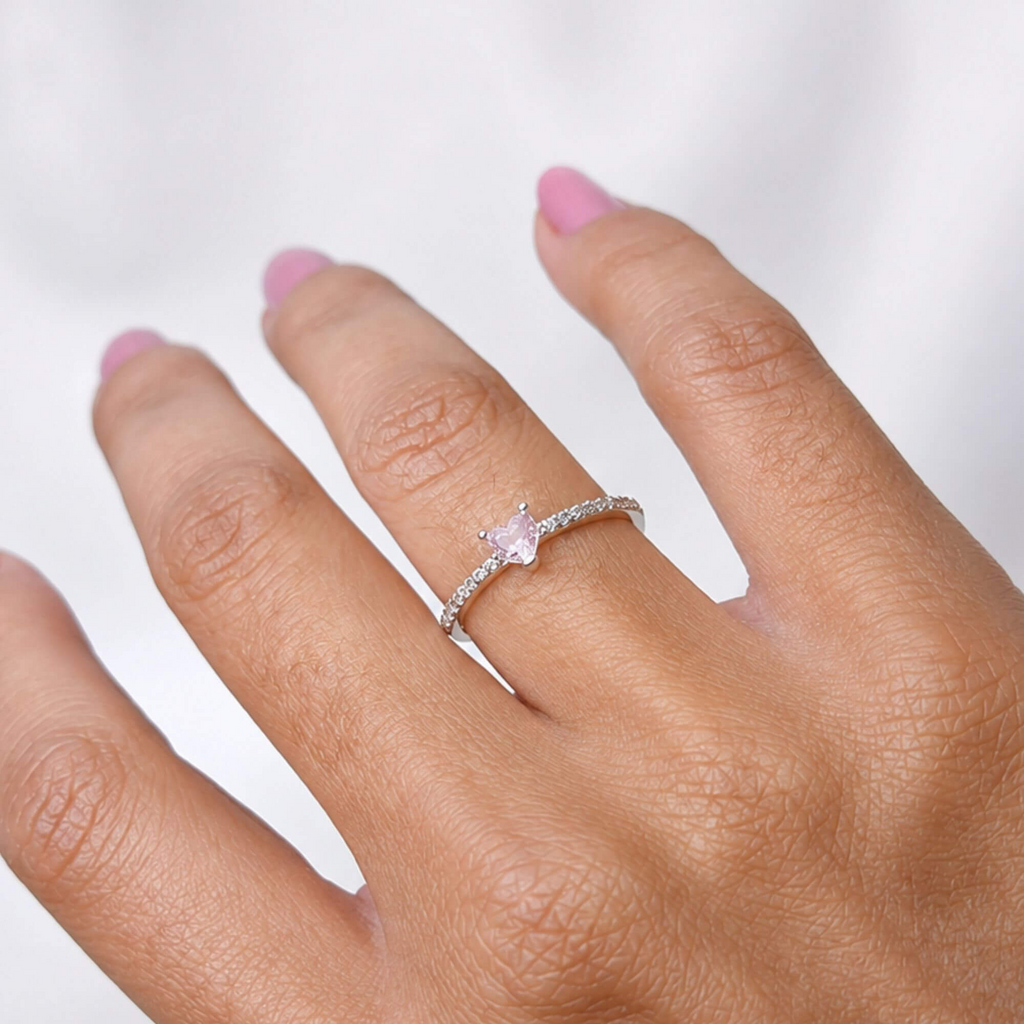 Anel Solitário Coração Rosa Bebê Prata 925