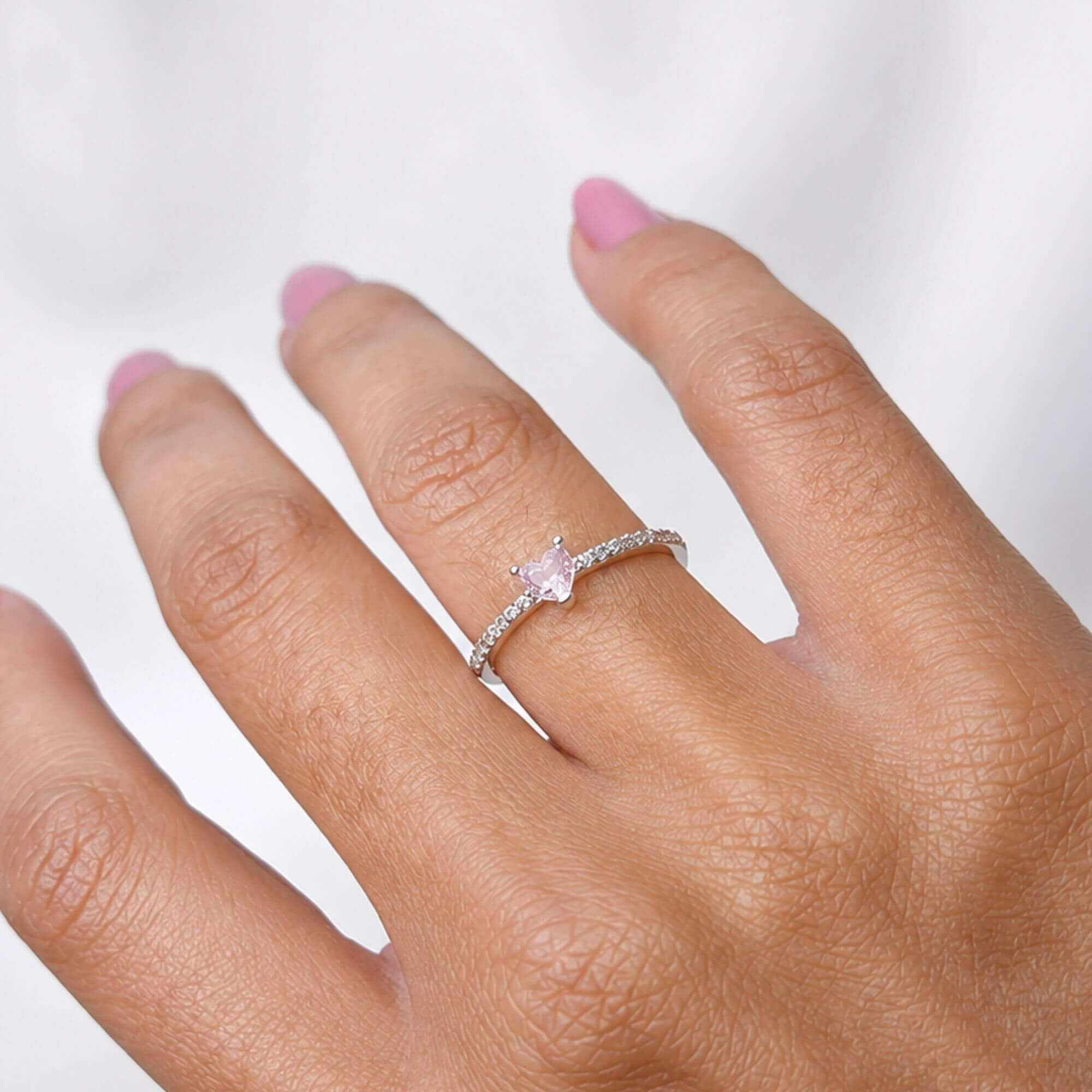Anel Solitário Coração Rosa Bebê Prata 925