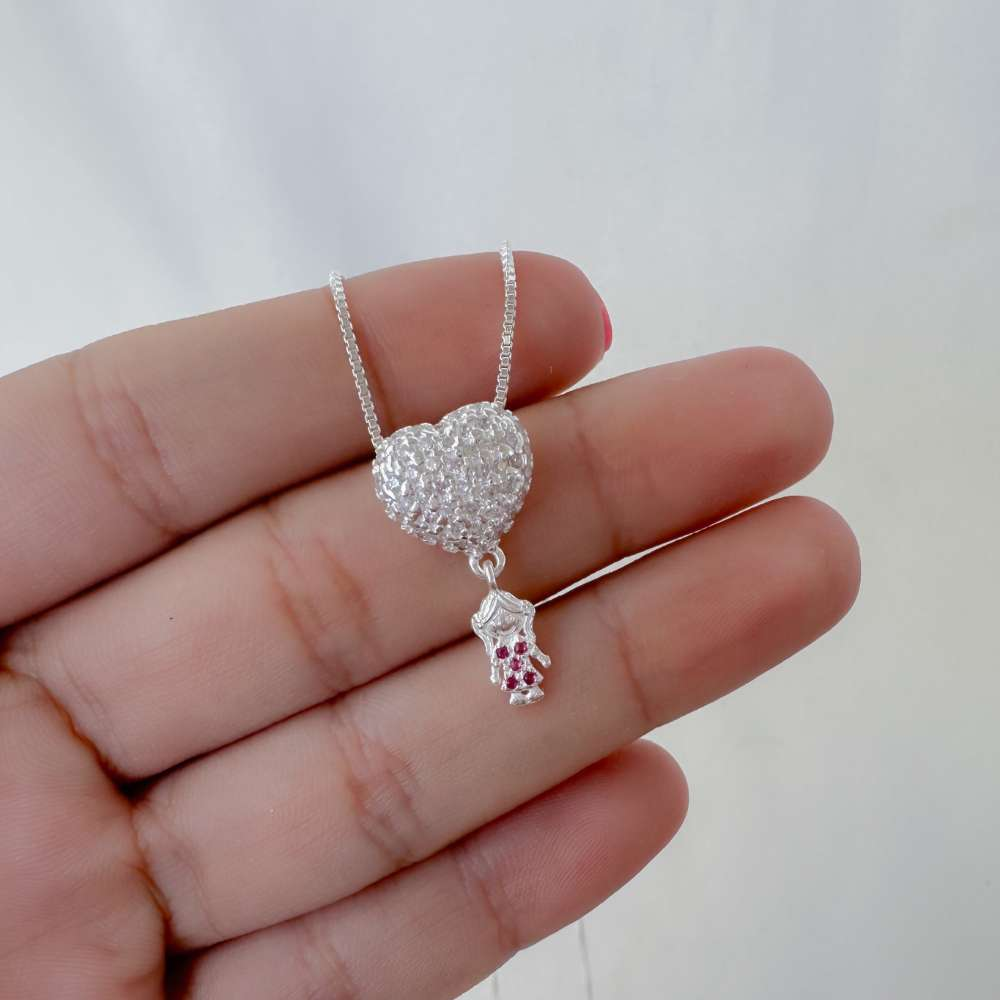Colar Coração Cravejado com Menina Zircônias Pink Prata 925