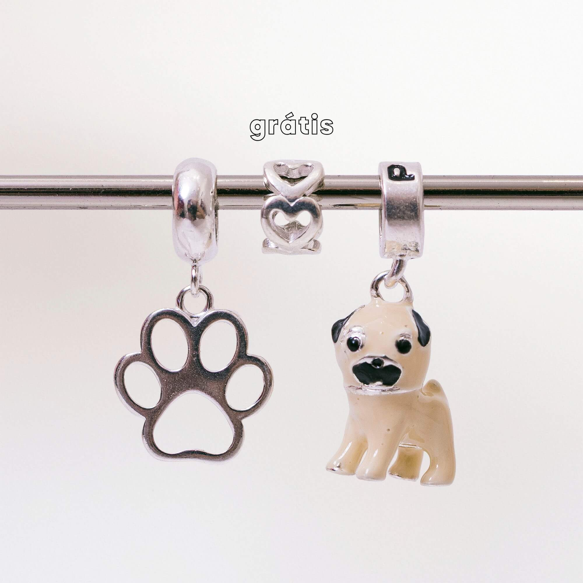 Leve 3 pague 2 - Kit de Berloques em Prata 925 com Patinha Vazada, Cachorro Pug e Ganhe Mini Separador Corações